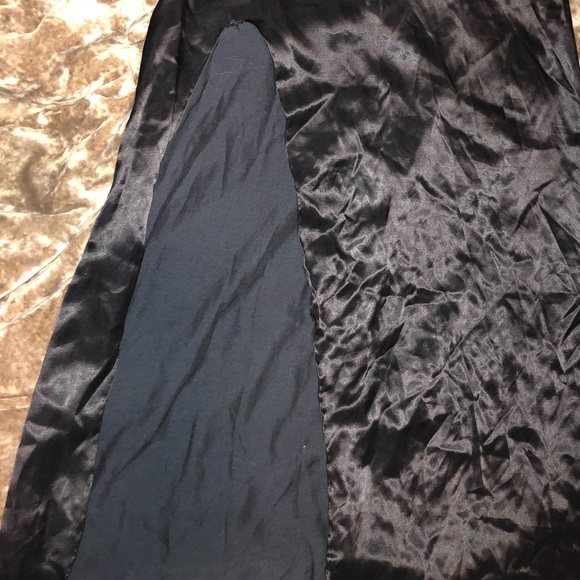 “Silk/satin” maxi skirt with high slit. Size 6. Sexy. - Picture 5 of 5